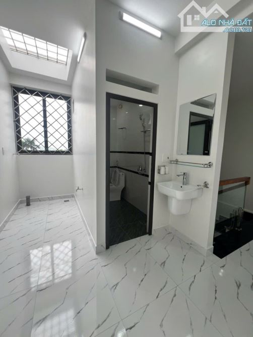 NHÀ 3 TẦNG GẦN KIẾN AN Ngõ ô tô đỗ cửa cách mặt trục 20 - 30m, duy nhất 1 ngoặt tại Kiều T - 10