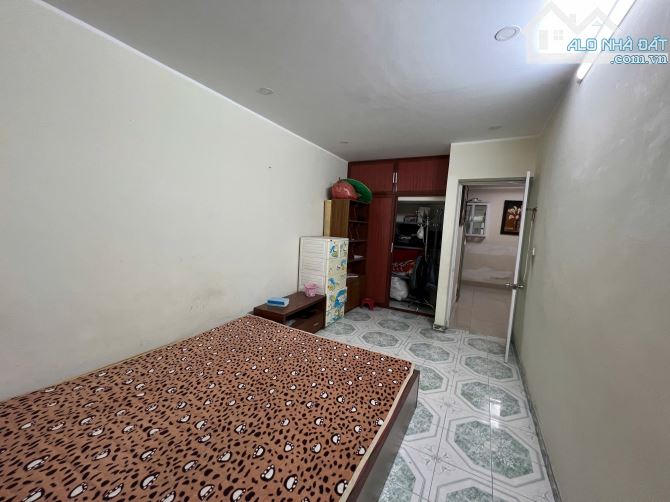 Tập thể Hồng Mai, 90m, 3ngủ, Ô tô tránh, Hai thoáng, Sổ đỏ rộng 53m, Giá cực tốt, Hiếm!!!! - 11