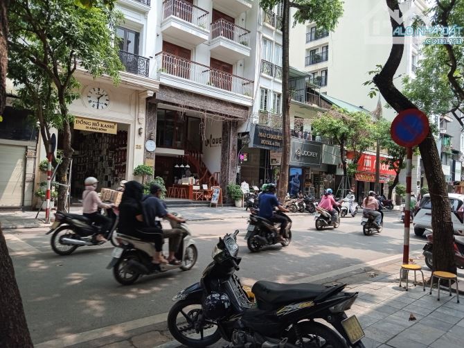 Bán nhà mặt phố Hàng Bông, Lãi 835 tỷ - 382m2, mặt tiền: 13,2m, Giá bán 228 tỷ gần Bờ Hồ