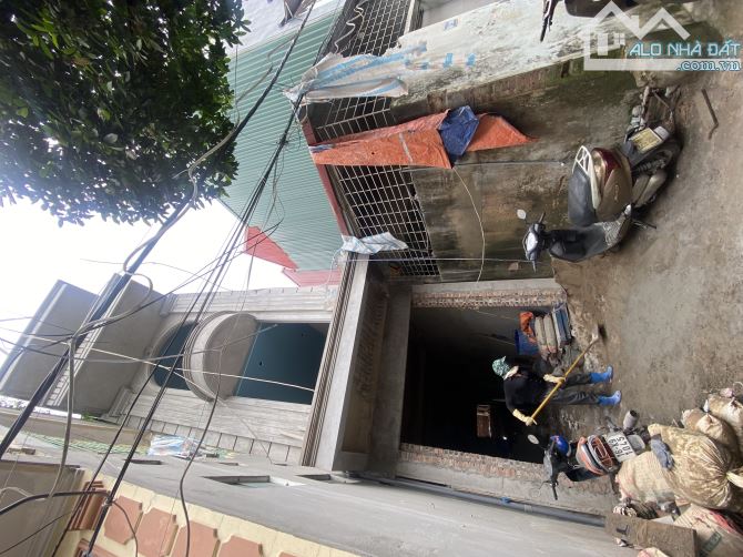 Nhà đẹp 4 tầng sân cổng độc lập Nguyễn Văn Linh - Cầu Niệm - 2