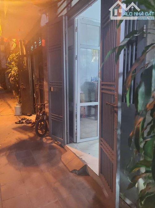 Bán nhà phố Bùi Xương Trạch, 41m2, 3 tầng, ô tô tránh giá 2.5tỷ - 1