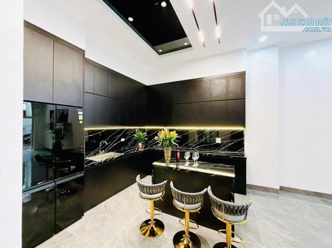 SIÊU BIỆT THỰ XUÂN LA - MẶT TIỀN 7M - VỈA HÈ ĐÁ BÓNG- SỔ VUÔNG A4 - 1