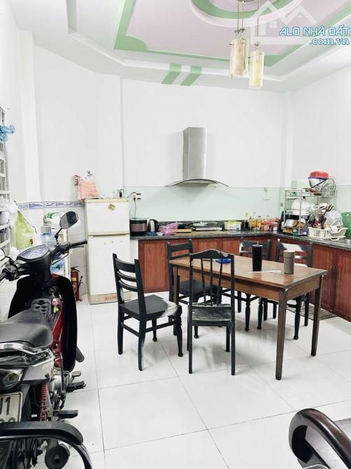 NHÀ  HẺM NHỰA 6M – - 135 M2 - 3 TẦNG  - 4 PN - NGUYỄN ẢNH THỦ  -  QUẬN 12 –  CHỈ 7,6 TỶ TL - 1