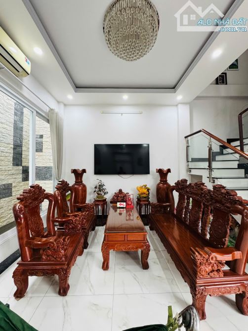 Nhà 4 Tầng 150m² - Hẻm Xe Hơi - Ngang Rộng 7m - Sổ Hồng Riêng - Giá Chào 9Tỷ6 TL - 1