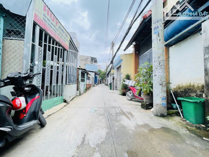BÁN NHÀ C4 - 94 M2 - ( 5  x 18m ) -  THẠNH LỘC  - QUÂN 12.  GIÁ CHỈ  :  5,5 TỶ TL TỐT. - 1