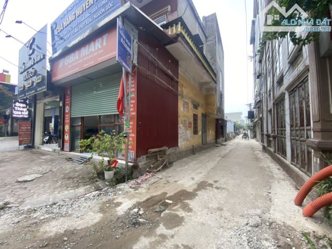 NHỎ XINH ĐƯỜNG THÔNG Ô TÔ CÁCH 10M RA MẶT PHỐ KINH DOANH SẦM UẤT - 1