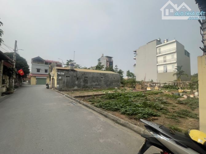CHỦ GỬI BÁN GẤP ĐẤT VUÔNG ĐẸP FULL THỔ CƯ MẶT TIỀN SIÊU RỘNG ĐƯỜNG Ô TÔ TRÁNH THÔNG DT 90M - 1
