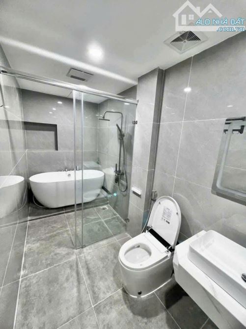 BÁN NHANH NHÀ CẦU GIẤY 38M2 DÂN XÂY 6 TẦNG NGÕ RỘNG OTO GẦN GIÁ NHỈNH 11 TỶ - 1