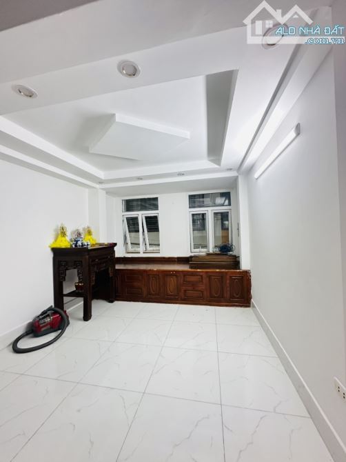 Bán nhà Nguyễn Hoàng Tôn 31m2 4T chỉ 7.8 tỷ - 1