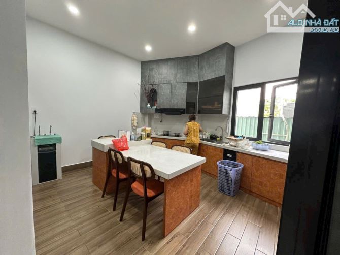 Bán nhà 1 trệt 3 lầu sổ riêng thổ cư p. Quang Vinh - 1