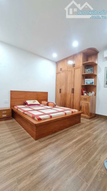 Nhà khu bàn cờ TTTP Nha Trang 130mv * 3 tầng, nội thất đẹp, sổ hoàn công, cách biển 1km - 1