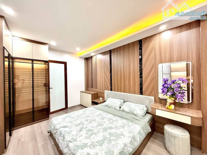 Tặng Full nội thất tiền tỷ. Duy nhất một căn cực đẹp phố Bùi Xương Trạch, DT 30m2, 5 tầng - 1