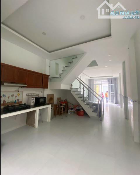 BÁN NHÀ 3 TẦNG 4X18 HÀ HUY GIÁP MT ĐƯỜNG 6M GẦN BẾN XƯA Q12 ĐI GÒ VẤP 5P NHỈNH 6 TỶ - 3