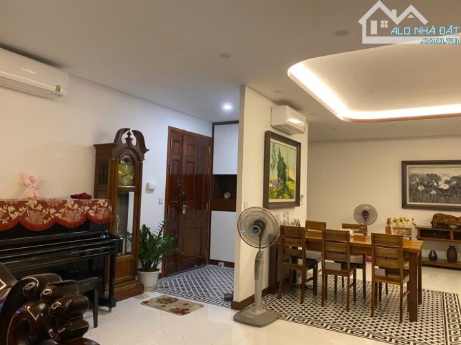 Bán căn hộ chung cư tại M3M4 Nguyễn Chí Thanh. 195m2 - 3PN - 3WC nhà đẹp full đồ. - 1