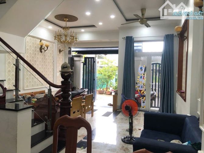 NHÀ 3 TẦNG – 4PN – FULL NỘI THẤT – LÀNG TĂNG PHÚ, Q9 – CHỈ NHỈNH 8 TỶ - 1