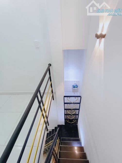 Văn Cao - Tân Phú ngay chợ Nguyễn Sơn DT 3.5x8.5 ( 25m2 ) 2 tầng đúc giá chỉ nhỉnh 2T - 1