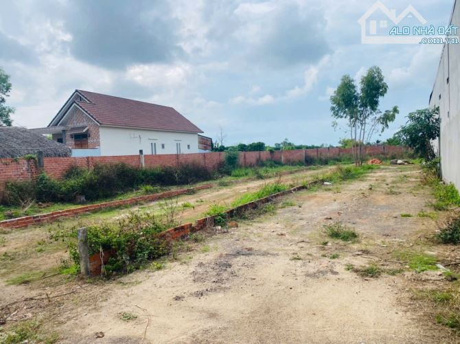 - Chủ kẹt cần bán! Chỉ 4ty5 còn Thương lượng. Gần 1000m Đất mặt tiền quốc lộ 55, gần khu c - 1