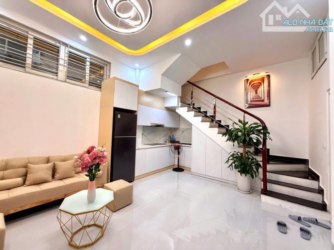 BÁN NHÀ TRUNG PHỤNG ĐỐNG ĐA 34m 5Tầng Mt 4m GIÁ 7.9 TỶ NGÕ THÔNG KINH DOANH - 1