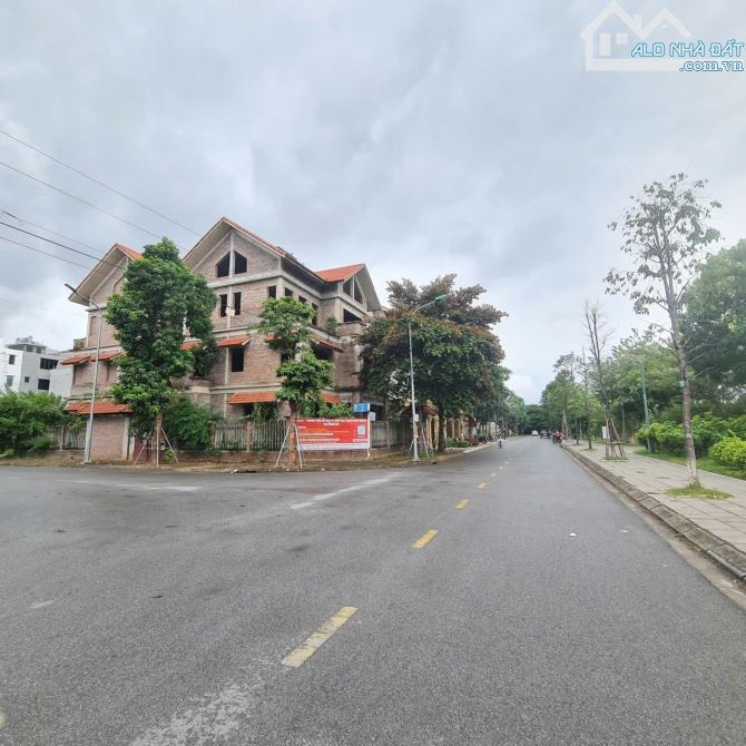 1 BIỆT THỰ CĂN DUY NHẤT NHÌN HỒ ĐIỀU HÒA NGUYỄN VĂN CỪ - 1