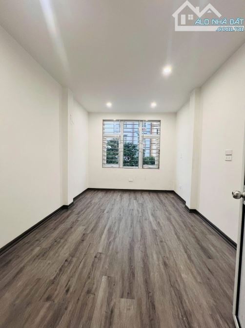 Mặt phố Trần Quốc Hoàn, Vỉa hè mênh mông, 4 tầng chắc chắn, Kinh doanh ngày đêm, Giá 8.2tỷ - 1