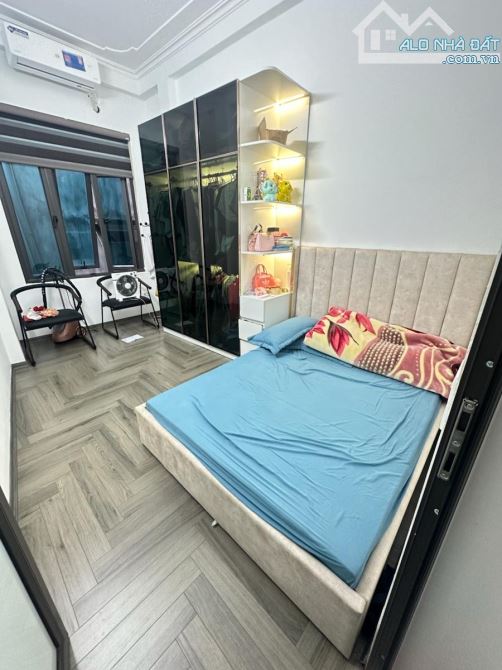 NHÀ PHỐ LA THÀNH 42Mx4T LÔ GÓC- ĐẸP LONG LANH -GẦN Ô TÔ GIÁ 7.98 TỶ - 1