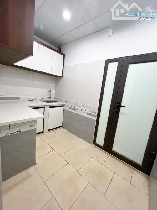 BÁN NHÀ TẬP THỂ MẶT PHỐ TĂNG BẠT HỔ- 3 PN- THOÁNG SÁNG- KHU DÂN TRÍ - Ô TÔ ĐỖ CỪA- DTSD 80 - 1