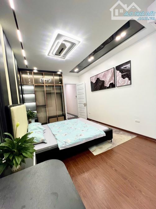 Bán nhà Hoàng Quốc Việt, 35m, 5 tầng, 8.2 tỷ. 100m ra phố , nhà thật ảnh thật - 1