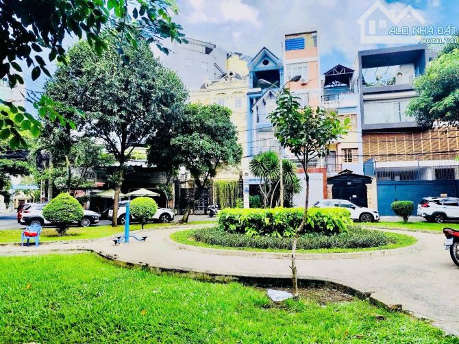 Bán Biệt Thự 750m2 Ngang 36x21m Ngay Khu Đệ Nhất Khách Sạn-Ngay Công Viên-Gồm 1 Hầm 3 Lầu - 1