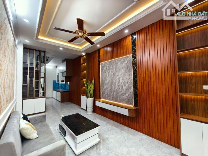 Bán nhà tt Hoàng Mai, 5tầng xây mới full nội thất, sổ vuông vắn 33m2 giá 6 tỷ - 1
