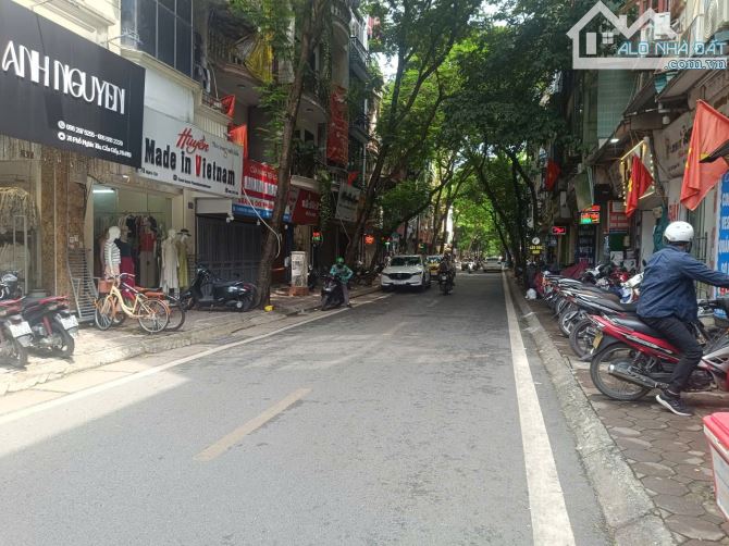 BÁN NHÀ PHỐ NGHĨA TÂN, CẦU GIẤY. 30M2. MT: 3,2M. 4 TẦNG. TRƯỚC NHÀ RỘNG 6M. - 1