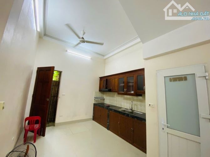 NHÀ 3 TẦNG Ô TÔ VÀO NHÀ-Ô TÔ TRÁNH -Ô TÔ THÔNG -ĐẦY ĐỦ CÔNG NĂNG 60M GIÁ CHỈ HƠN 5 Tỷ - 1