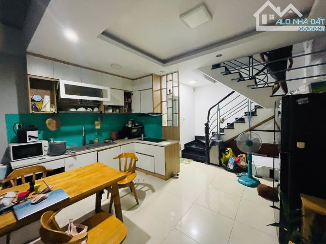 Chỉ cần nhỉnh 6 tỷ có ngay nhà trung tâm Quận 3 - 50m2 - 5 tầng - còn mới cứng vào ở liền - 1