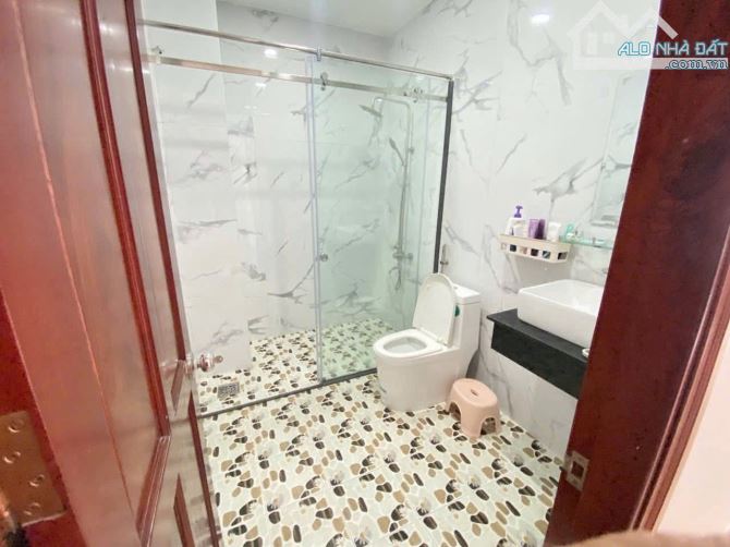 Bán nhà như hình sau trường học Nguyễn Trung Trực, P15, Gò Vấp. 4.5*12m, 5tấm, HXH 6m, 7.2 - 1