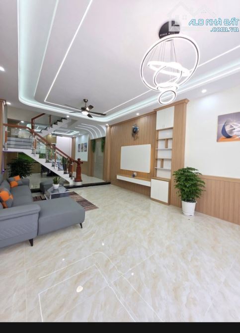 NHÀ 1 TRỆT 3 LẦU MỚI XÂY NGAY MẶT TIỀN NGUYỄN TRIỆU LUẬT - HỒ VĂN LONG - 1