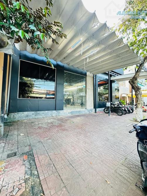 Cho thuê nhà mặt tiền gần đại học cần thơ, ngang 13m, tổng 350m, trống suốt - 1