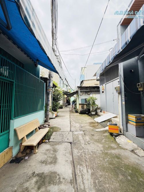 Bán nhà 2 tỷ, nhà nhỏ tiền công năng to ở Tân Hòa Đông - 1