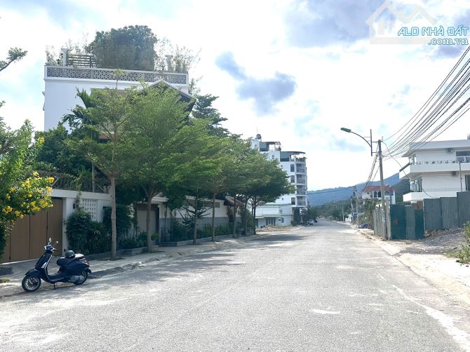 Đất Biệt thự mặt tiền đường Triệu Quang Phục -KDC Đường Đệ- Vĩnh Hoà-Nha Trang • DT 300m2 - 1