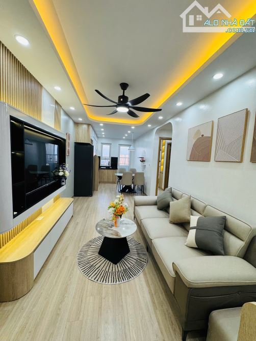 BÁN CĂN HỘ 2PN - 2WC FULL NỘI THẤT CAO CẤP, VIEW ĐẸP TẠI KĐT LINH ĐÀM - GIÁ CHỈ NhỈNH 4,7T - 1