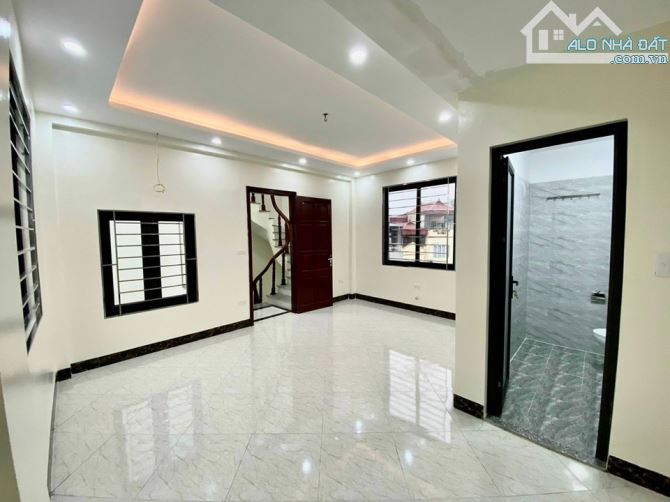 Bán nhà Tô Vĩnh Diện, Thanh Xuân: 40m2*6T chỉ 8 tỷ 8, nhà đẹp ở luôn, có thể ở hoặc cho th - 1