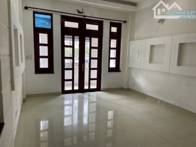 Bán Cập Nhà MT Tạ Quang Bửu Khúc Đường 32m - 160m.2 - 8m x 20m - 3 Lầu - 8PN -10WC P4 Q8 - 1