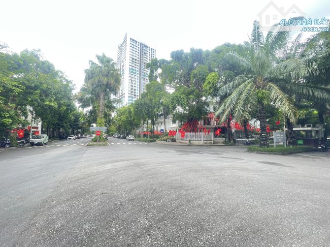 BÁN SIÊU BIỆT THỰ SÂN VƯỜN VIP NHẤT ECOPARK-DT 347M2 4 TẦNG MT 28M-GIÁ 80 TỶ - 1