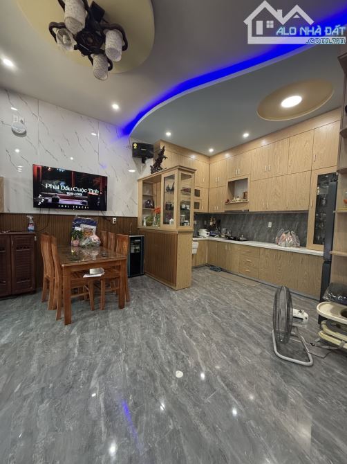 Nhà 3.5tầng Hoài Thanh đường 7.5m đối diện Đại học kinh tế 216m2 ngang 10m chỉ 100tr/m2 - 1