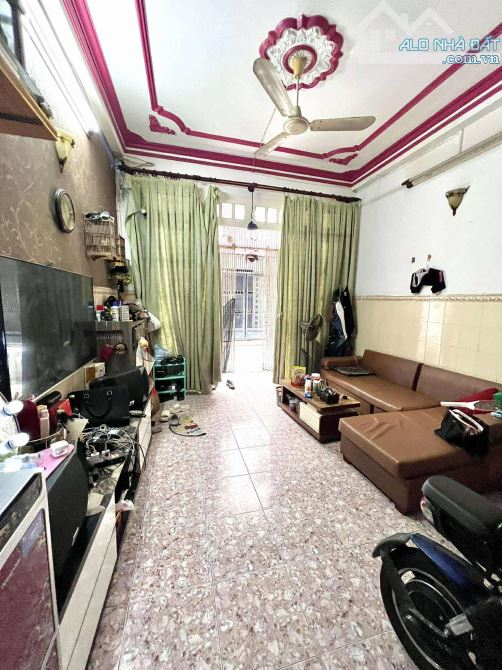 NGAY GÒ DẦU GẦN TÂN HƯƠNG - NHÀ 2 TẦNG ĐÚC THẬT 48M2 -4x12- 3 PN -HẺM XE HƠI- CHỈ HƠN 5 TỶ - 1