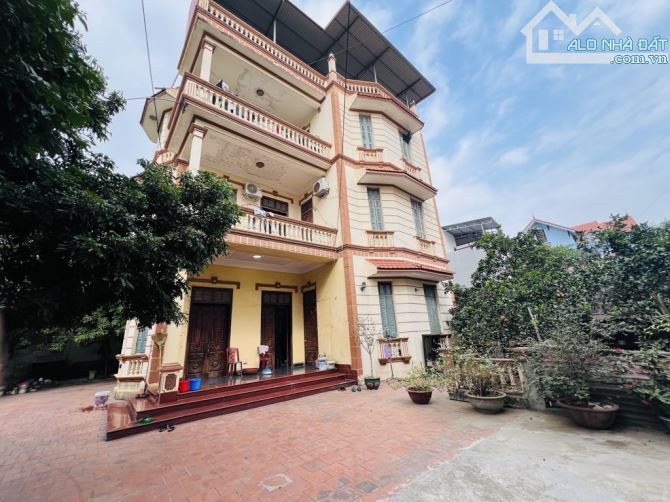 NHÀ BIỆT THỰ 3 TẦNG KHUÔN VIÊN RỘNG RÃI, Ô TÔ ĐỖ TRONG SÂN, - 1