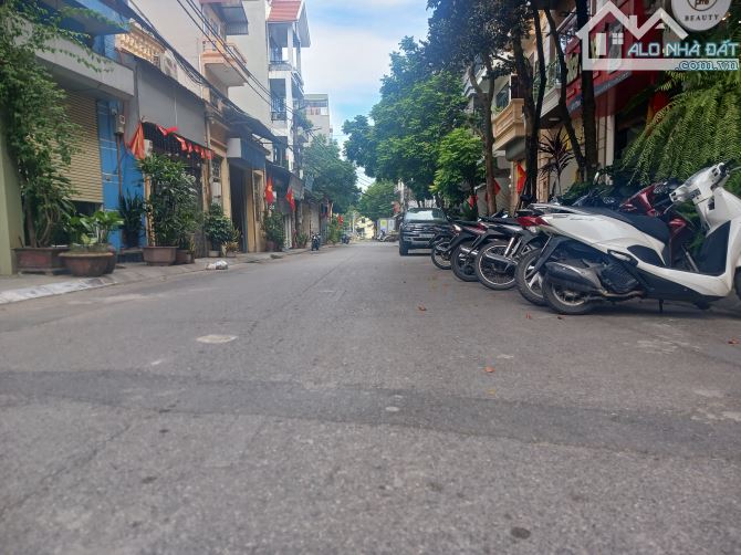 Lô góc,2 mặt tiền,1 nhà ra mặt phố,ô tô ngủ trong nhà - 1