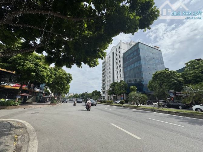 Bán đất Ái Mộ  Ô TÔ - 1 NHÀ RA MẶT PHỐ 140m2, MT8m giá 45 tỷ. - 1