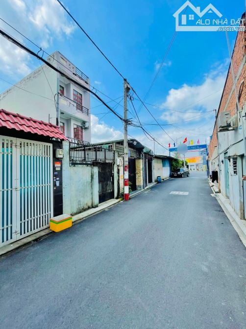 100M2 CHỈ 4,2 TỶ NHÀ HẺM XE HƠI THÔNG CÁCH 20M RA MẶT TIỀN TRẦN THỊ NĂM Q12. DT 3,5x28 - 1