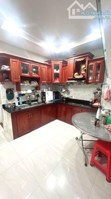 SÁT MẶT TIỀN- HẺM 8M- NGAY CHỢ TÂN HƯƠNG- TÂN PHÚ- DT 81M2- 3 TẦNG BTCT- NHỈNH 9 T - 1
