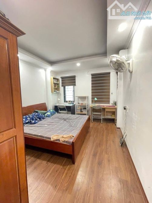 HOÀNG QUỐC VIỆT CẦU GIẤY, NHÀ ĐẸP DÂN XÂY 5TẦNG 35M, GẦN PHỐ, Ô TÔ GẦN NHÀ. - 1