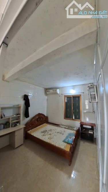 BÁN ĐẤT TẶNG NHÀ CẤP 4 SỬ DỤNG TỐT - MẶT NGÕ NGUYỄN VĂN LINH - NGAY GẦN BỆNH VIỆN QUỐC TẾ - 1